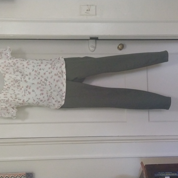 Time and true Green scratch denim pants skinny leg. no boundaries blouse - Picture 3 of 12